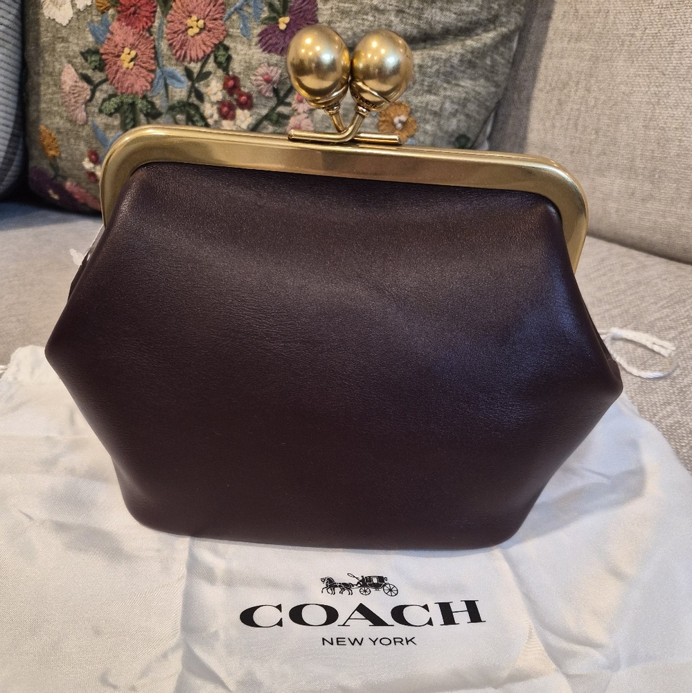 Coach Kisslock Frame 16 In Black Currant